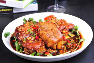 香辣美味红烧猪蹄