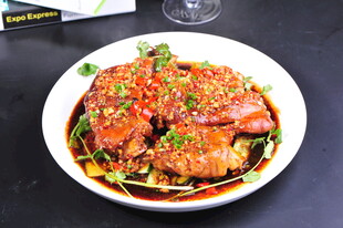 香辣可口的特色红烧鱼块