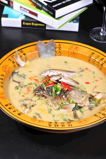 美味酸菜鱼鲜香诱人