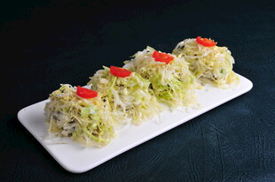 凉拌卷心菜丝清新爽口