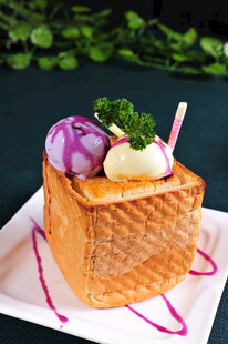 创意方形面包配多彩食材