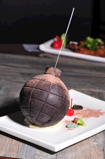 巧克力球形甜点精致摆盘