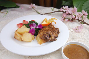 美味牛排配多彩蔬菜