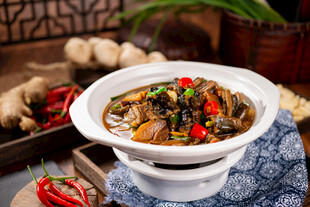 刀板香腌猪肉烧黄鳝