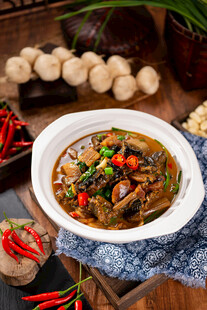 刀板香腌猪肉烧黄鳝