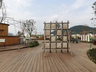 户外木质平台景观装置