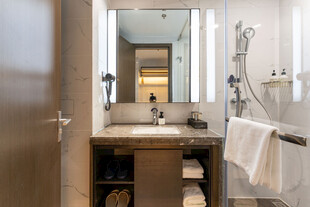 现代简约风格的浴室空间