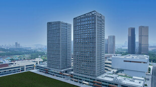 现代都市高楼建筑群景观