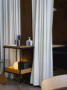 简约室内一角的温馨场景