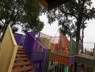 多彩儿童户外游乐设施