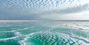 碧海蓝天的壮阔海景