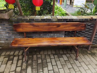 户外木质长椅古朴自然风