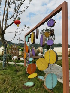 户外多彩风铃装饰景观