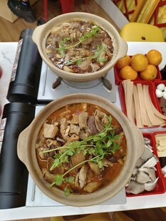 美味特色牛腩煲砂锅与多样小吃