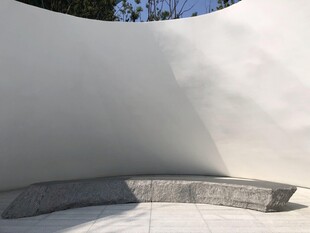 简约户外弧形石质休息区