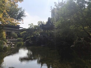 宁静河畔园林景致