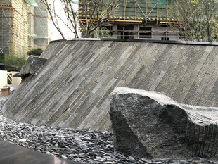 城市中的人工跌水景观