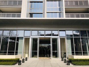 现代风格商务办公楼外观