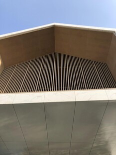 现代建筑独特屋顶视角