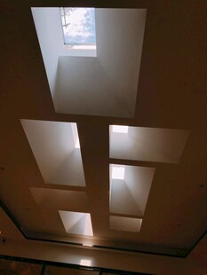 室内天花板方形透光设计