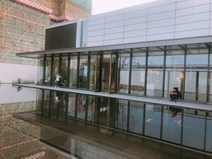 现代玻璃建筑外观景观