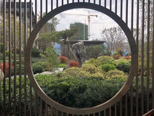 中式园林圆形窗景之美