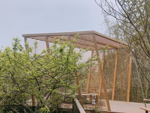 户外木质凉亭