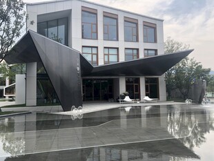 现代风格独特建筑外观