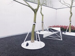 现代简约风户外树木支撑装置
