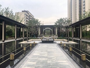 现代优雅的小区景观步道