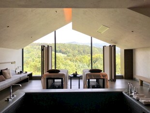 现代风格全景采光客厅空间