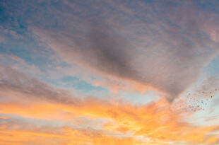 绚丽天空中的多彩云霞