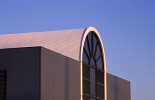 现代建筑拱形窗外观