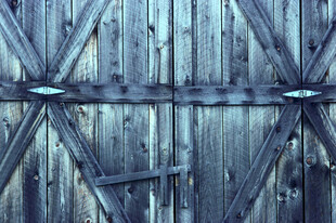 老旧木质门纹理特写