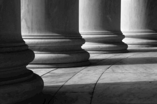 古典石柱建筑特写