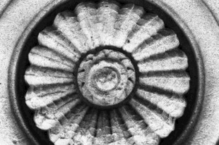 复古金属轮毂特写