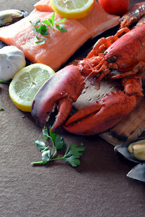 新鲜海鲜拼盘美味诱人