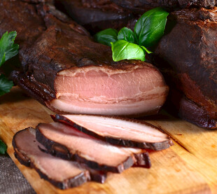 美味烟熏牛肉切片展示