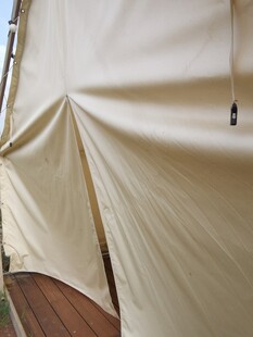 户外米色遮阳布场景