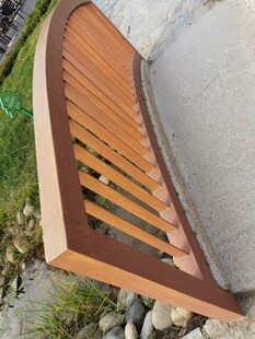 木质弧形户外长椅