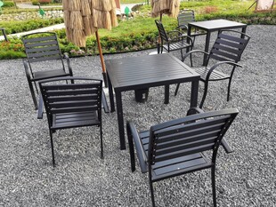 户外黑色桌椅组合