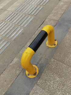 黄色U型防撞挡车器