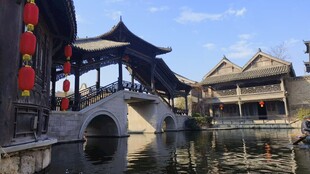江南水乡古桥与中式建筑