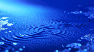 蓝色水面涟漪唯美画面