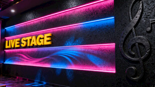 炫彩灯光的现场表演舞台