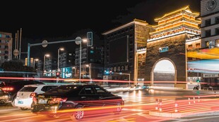 城市夜幕下的繁华街景