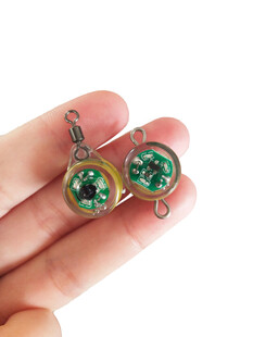 绿色宝石精致耳环