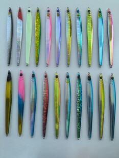 多彩路亚饵整齐排列展示