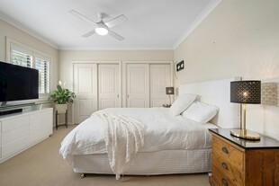 现代简约风格温馨卧室