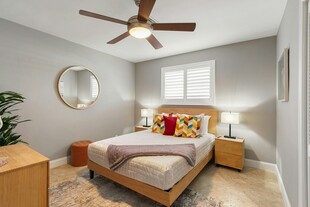 现代简约风温馨卧室一角